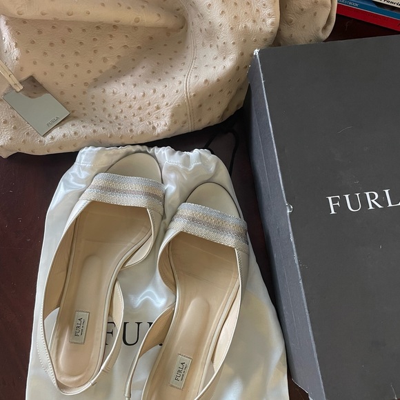 Furla Flats ( Made in Italy) - Picture 2 of 10